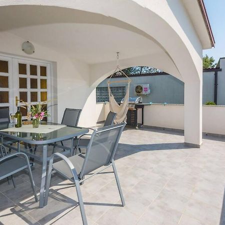 Family Patio Vir Apartman Kültér fotó