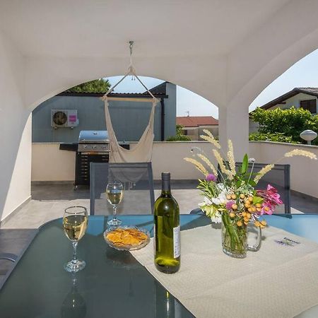 Family Patio Vir Apartman Kültér fotó